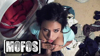 Mofos - Autumn Falls didibe és punciba kefélve