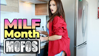 MOFOS - Mandy Flores popója megdugva