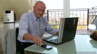 Gyuribácsi szereti a tinédzser pinát