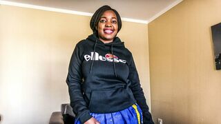 Afrikai iskolás pipi munkát keres a tanulmányaihoz