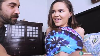 Naudi Nala vadul orálozza és lovagolja a gigászi pöcst