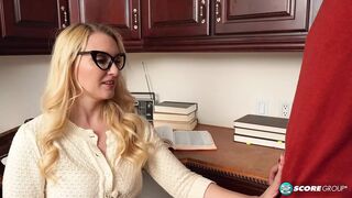 Bűbájos 40-es Julia Robbie és a tini pali