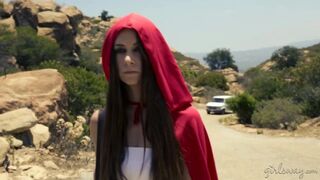 A pici vörös újra másképp: forró lezbi édeshármas