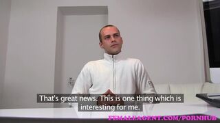 Csábos milf ügynök teszteli a brutális csávót