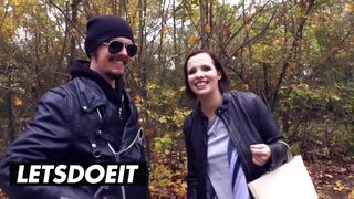 Termetes csöcsű csoki hajú német bige felvétel a méretes kombiban vad baszásra