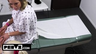 Mimi Monet termetes popós bűbájos a hatalmas farkú orvosnál a rendelőben