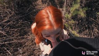 Dögös vörös tinédzser Madi Collins kibelezi a puncáját és keményen megdugja a gigantikus rúdja