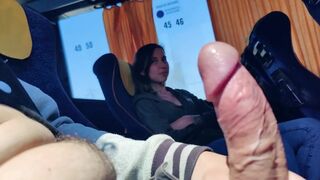 Idegen zsenge szopja a fazsat a buszon