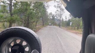 Adrenalinlöket után vad lesbi baszás a szabadban