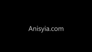 Anisyia keményen cumizza a termetes brét livejasminen