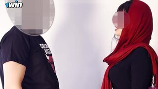 Arab milf hangos kupakolása nem hagyja aludni a szomszédot, így hívja őt is kettyinteni