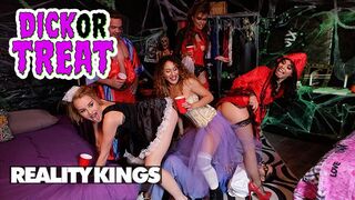 Reality Kings forró Halloween csoport szex Eve Ellewood és Gina Valentina főszereplésével