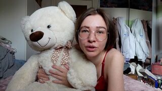 A legkrémesebb zsenge muff a bolygón kamatyol egy plüssmacival