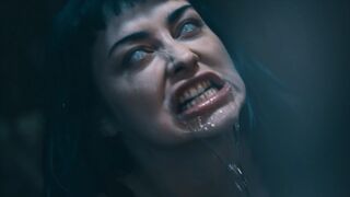 Izgató Kék Hajú Punk Pipi Átváltozása - Jewelz Blu a Parasited Csatornán Vadul Mag Numb-bal