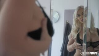Gigantikus Csöcsű Világos Szőke Milf Mélytorok Akcióban a Cherry Pimps Csatornán